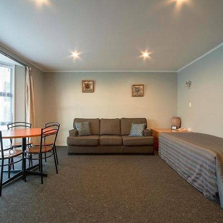 Coronation Park Motels Ашбертон Екстер'єр фото