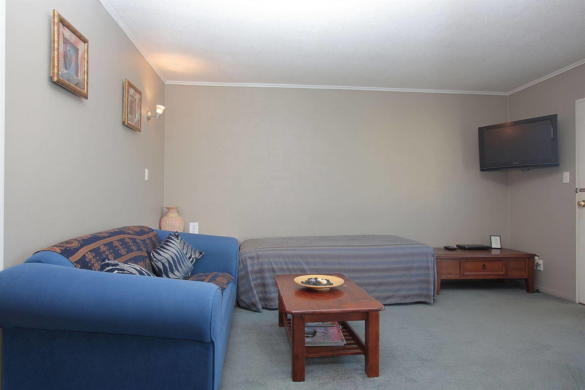 Coronation Park Motels Ашбертон Екстер'єр фото